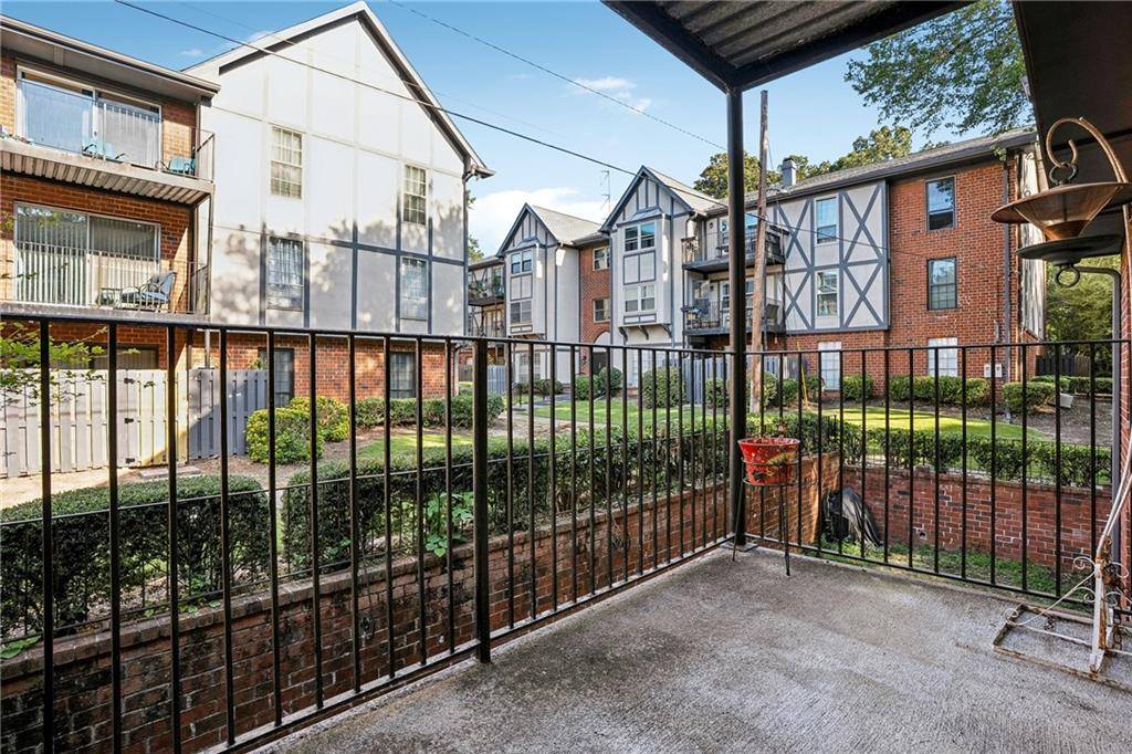 Atlanta, GA 30328,6851 Roswell RD #F32