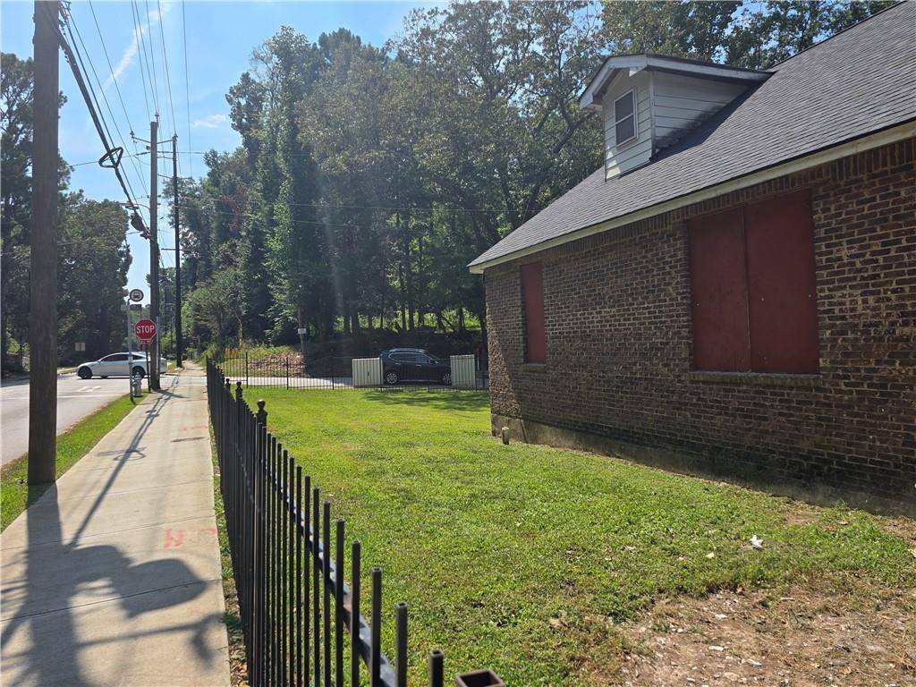 Atlanta, GA 30331,556 Bolton RD NW