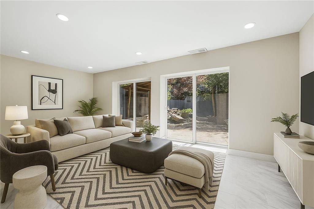 Atlanta, GA 30339,1009 Riverbend Club DR SE