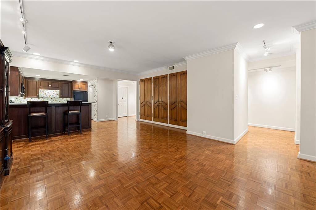 Atlanta, GA 30305,2734 Peachtree RD NW #C-404