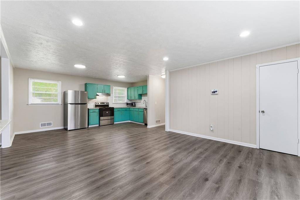 Riverdale, GA 30274,725 Oak DR