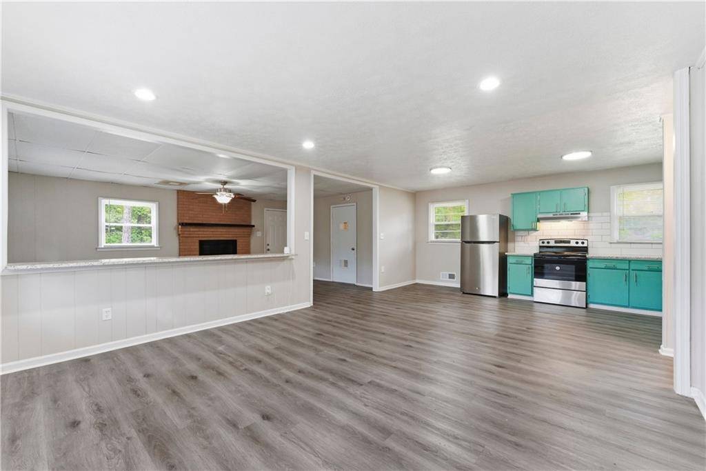 Riverdale, GA 30274,725 Oak DR