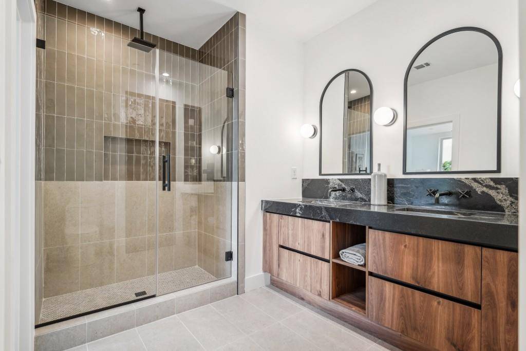 Atlanta, GA 30316,1570 Flat Shoals RD SE #4