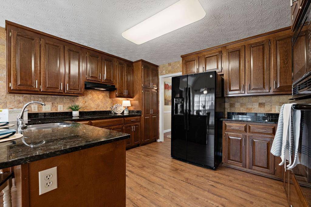 Acworth, GA 30101,427 Picketts Lake DR