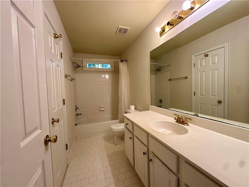 Atlanta, GA 30331,355 BORDEAUX CT SW