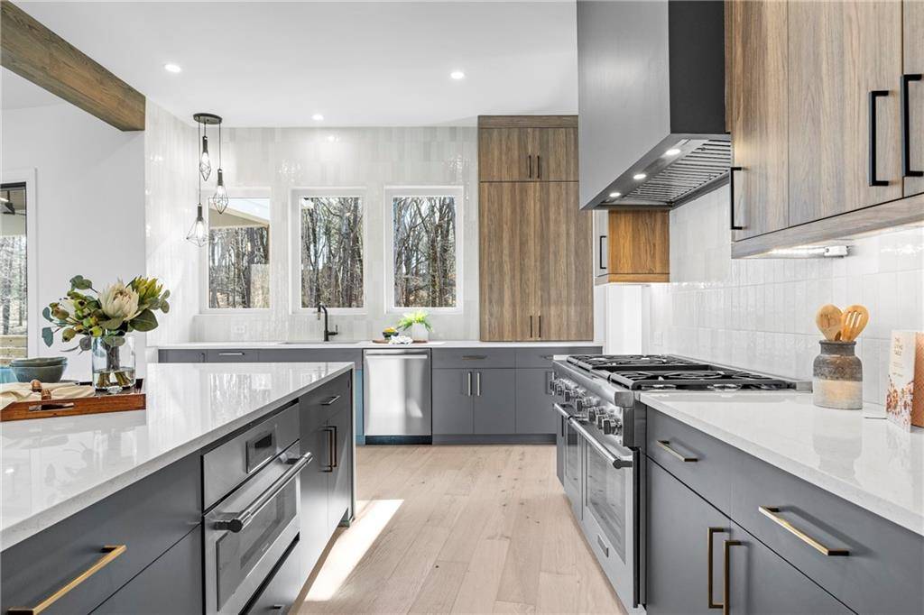 Roswell, GA 30075,160 Cedarwood LN