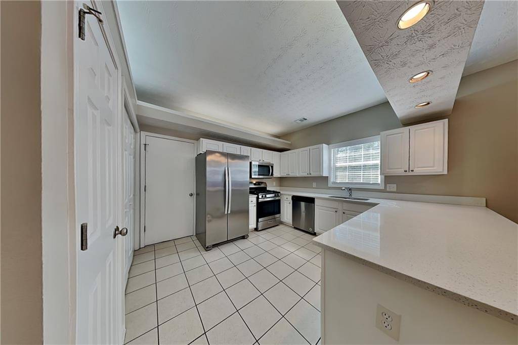 Lawrenceville, GA 30043,2020 Hunters Trail DR