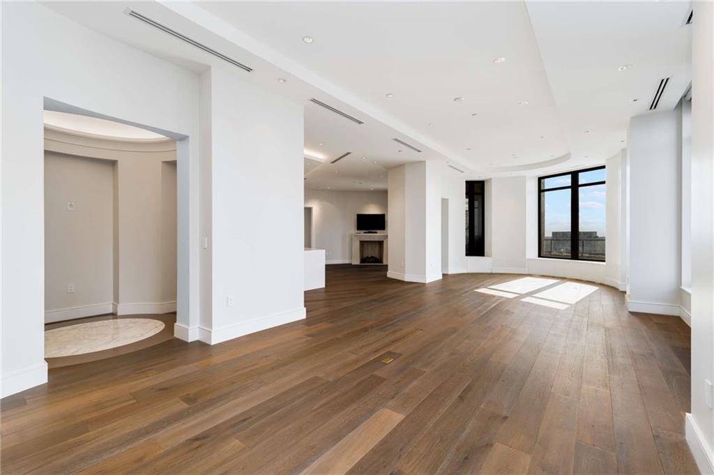 Atlanta, GA 30326,3376 Peachtree RD NE #33B