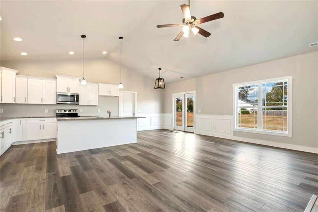 Hartwell, GA 30643,482 North Point CIR