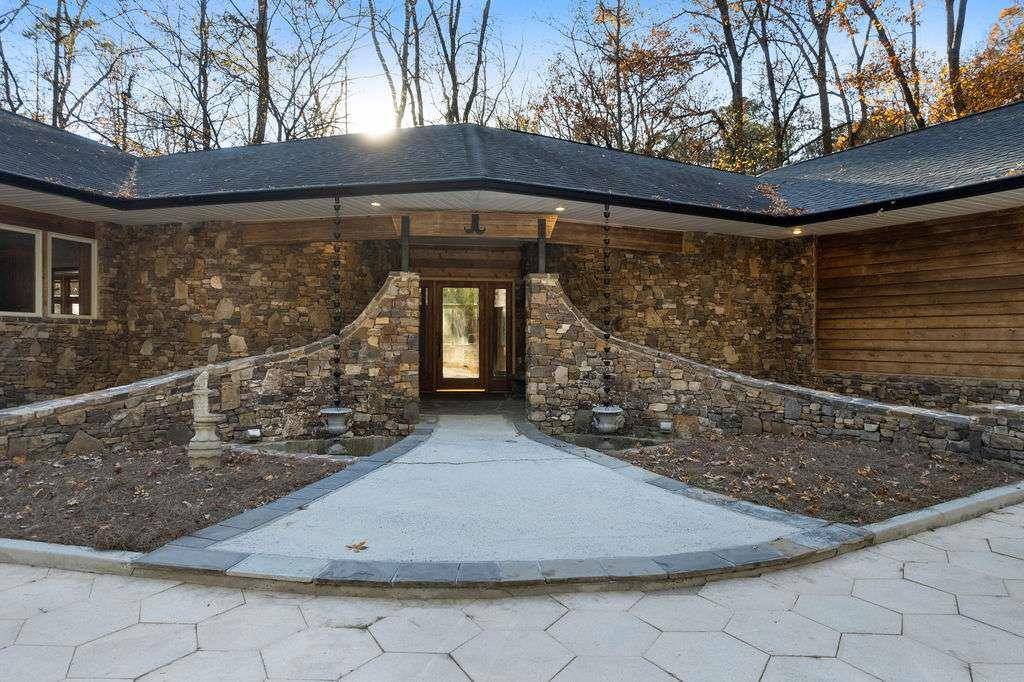 Armuchee, GA 30105,3289 Floyd Springs RD NE