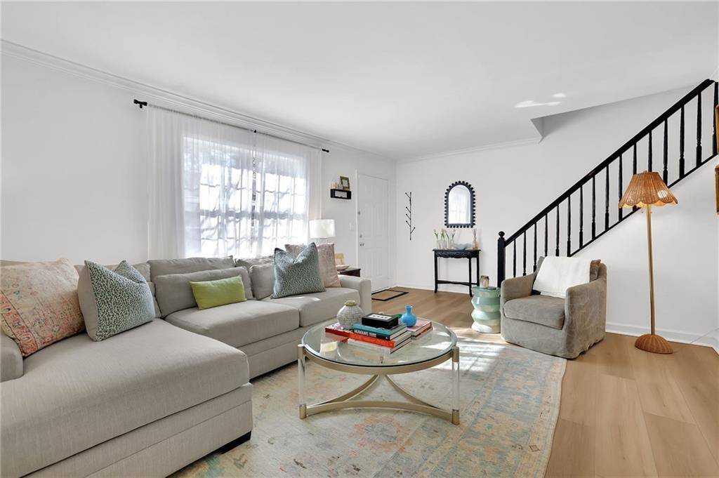 Atlanta, GA 30328,6900 Roswell RD #4I