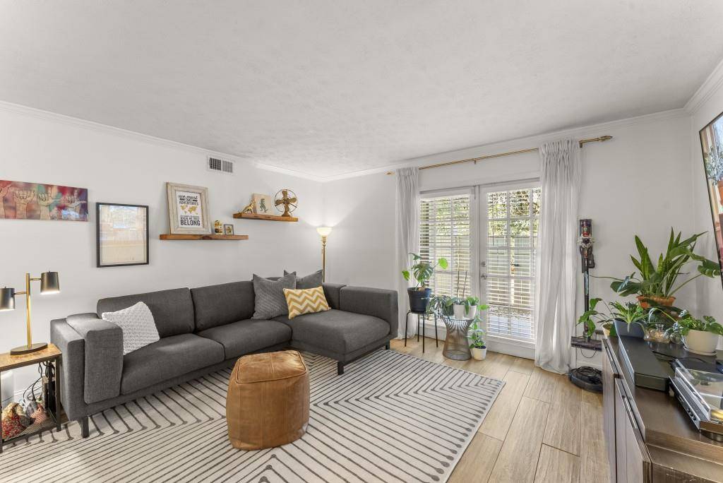 Atlanta, GA 30318,1150 Collier RD NW #J18