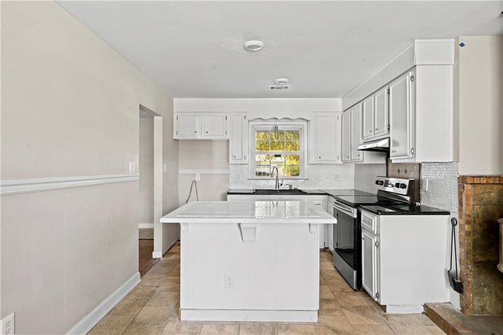 Warner Robins, GA 31093,207 Tanglewood DR