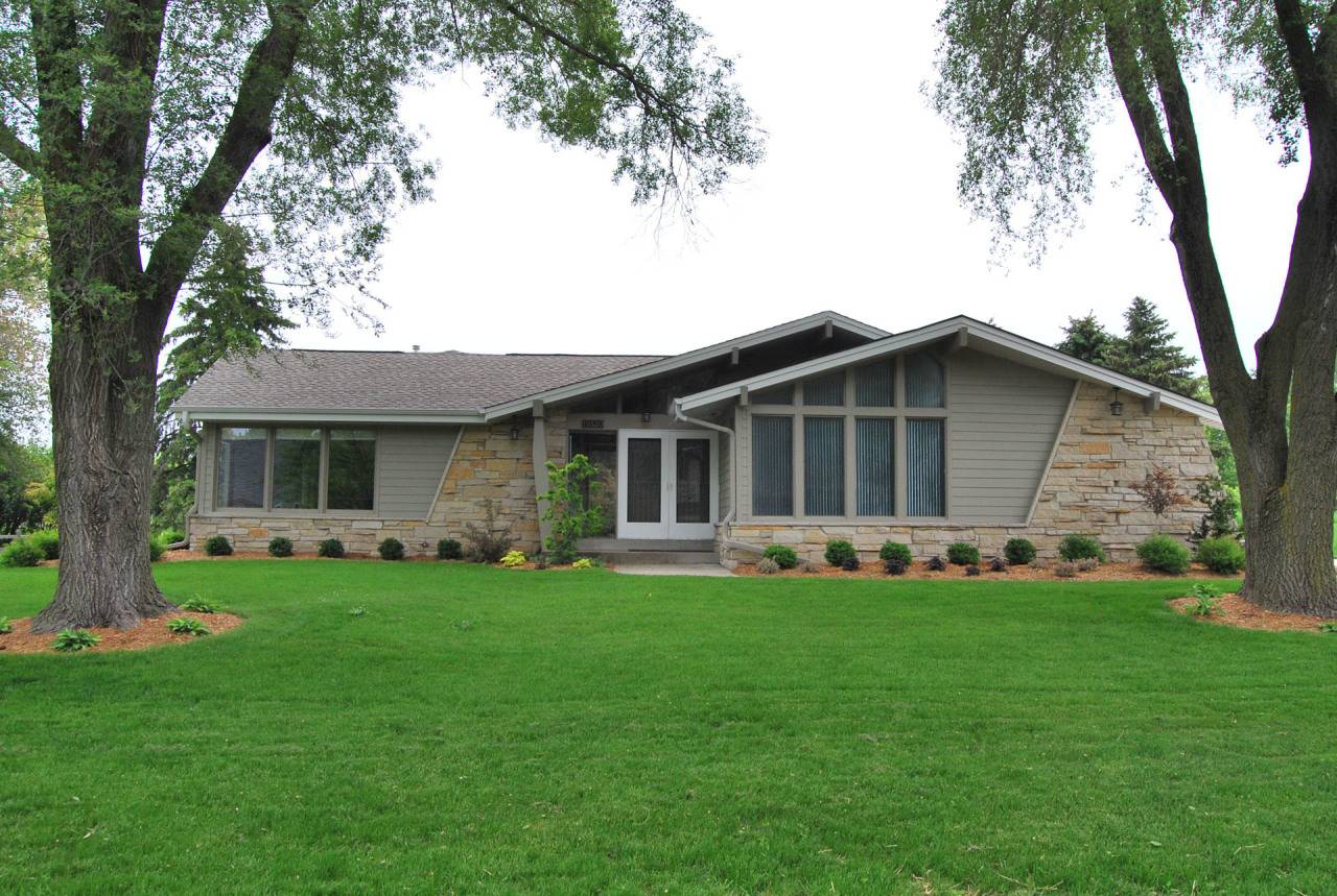Mequon, WI 53092,12630 N Yvonne Dr