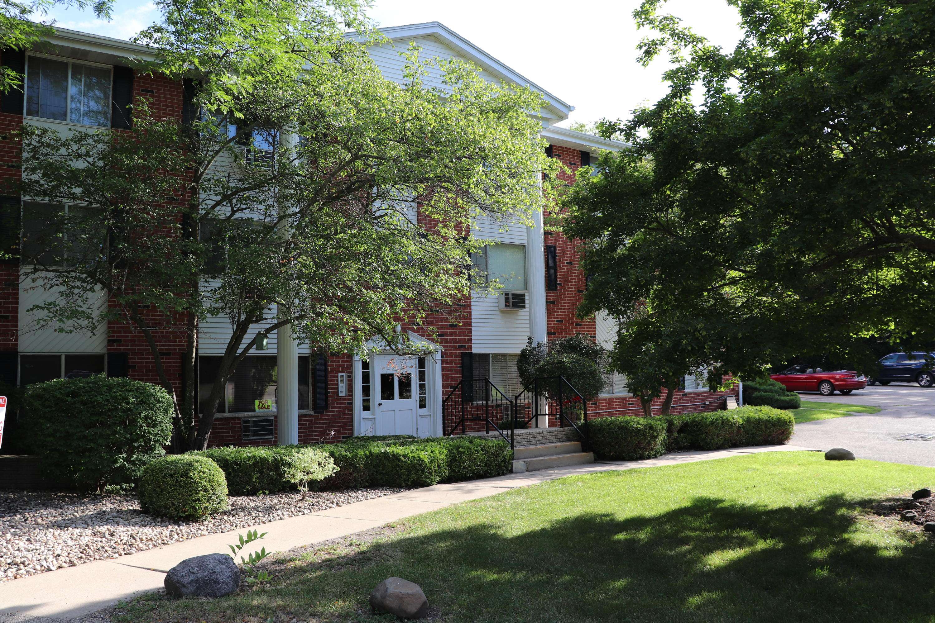 Lake Geneva, WI 53147,255 Elmwood Ave Unit 106