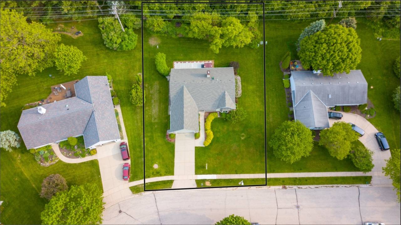 Pewaukee, WI 53072,453 Leanore Ct