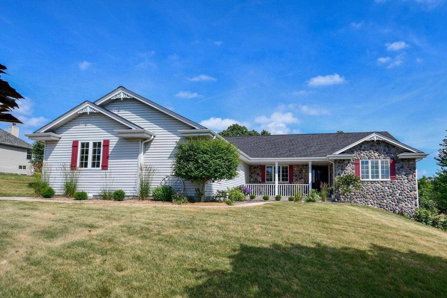 Mukwonago, WI 53149,S88W32100 McCarthy Dr