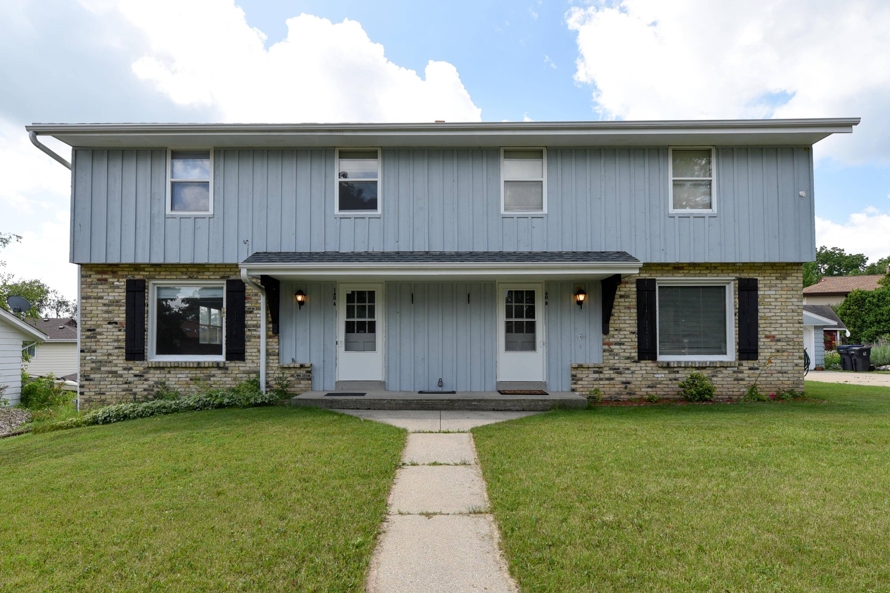 Pewaukee, WI 53072,160 Ridge Ct Unit A & B