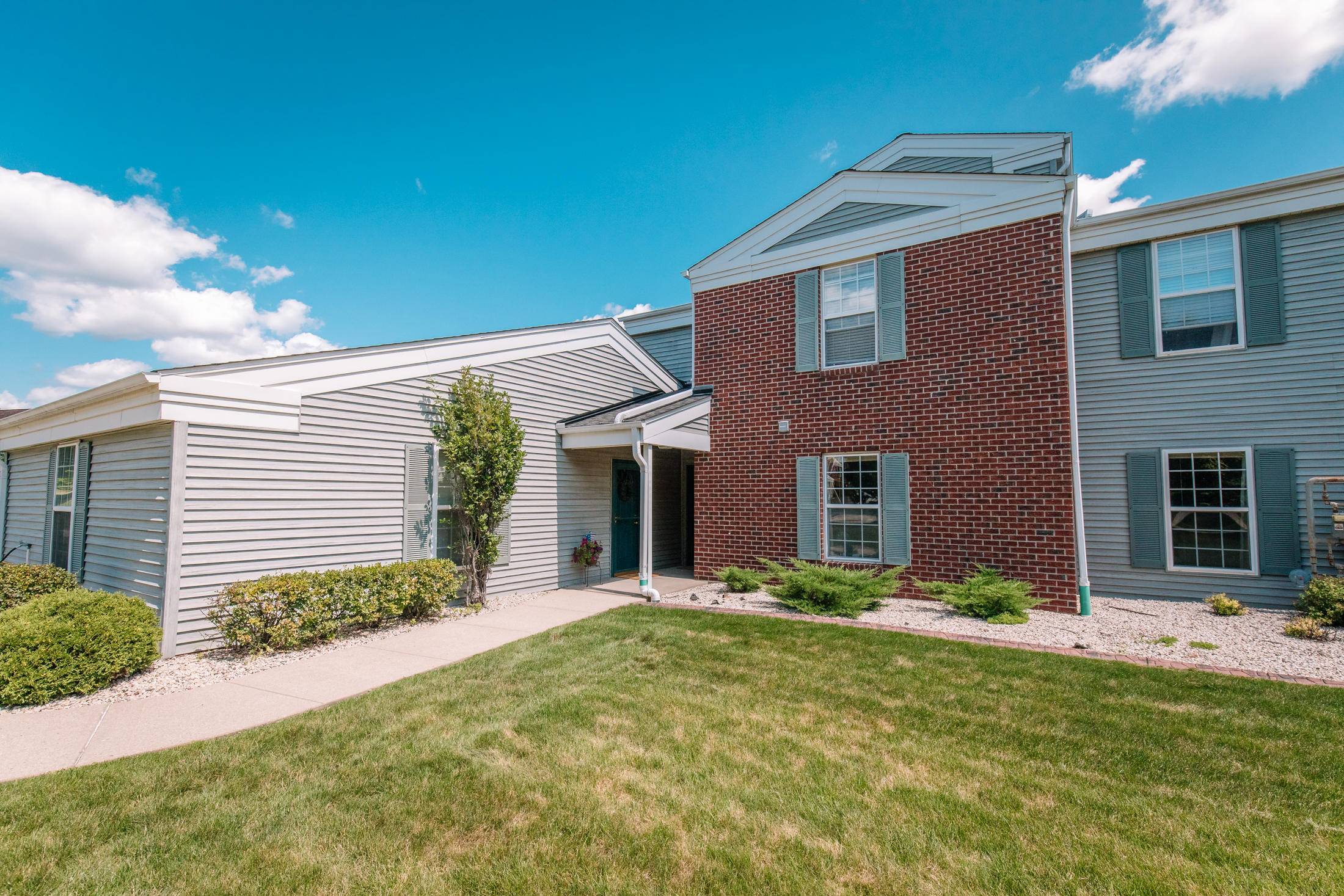 Pewaukee, WI 53072,N17W26860 Milkweed Ln Unit C