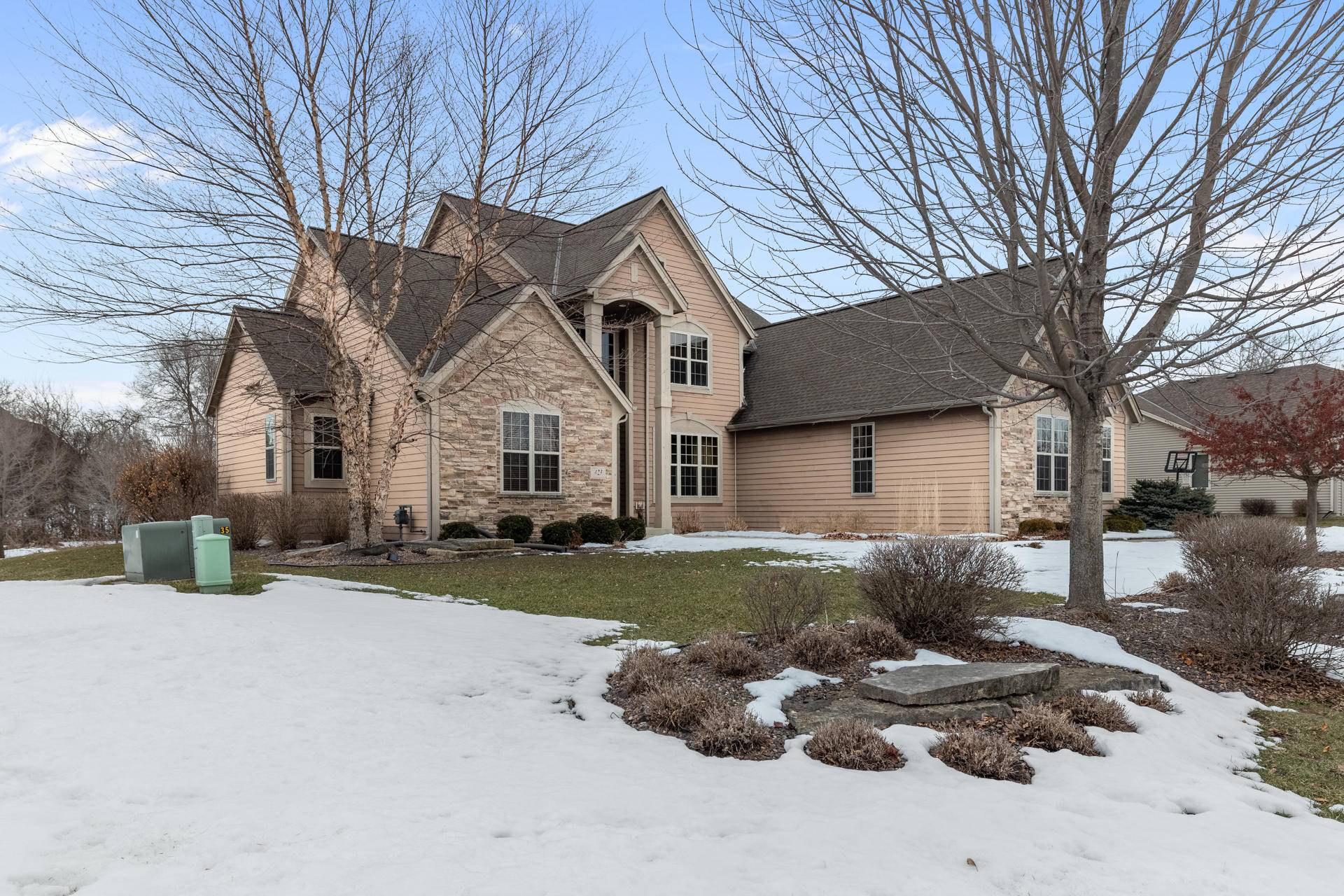 Mukwonago, WI 53149,423 Brockway Dr