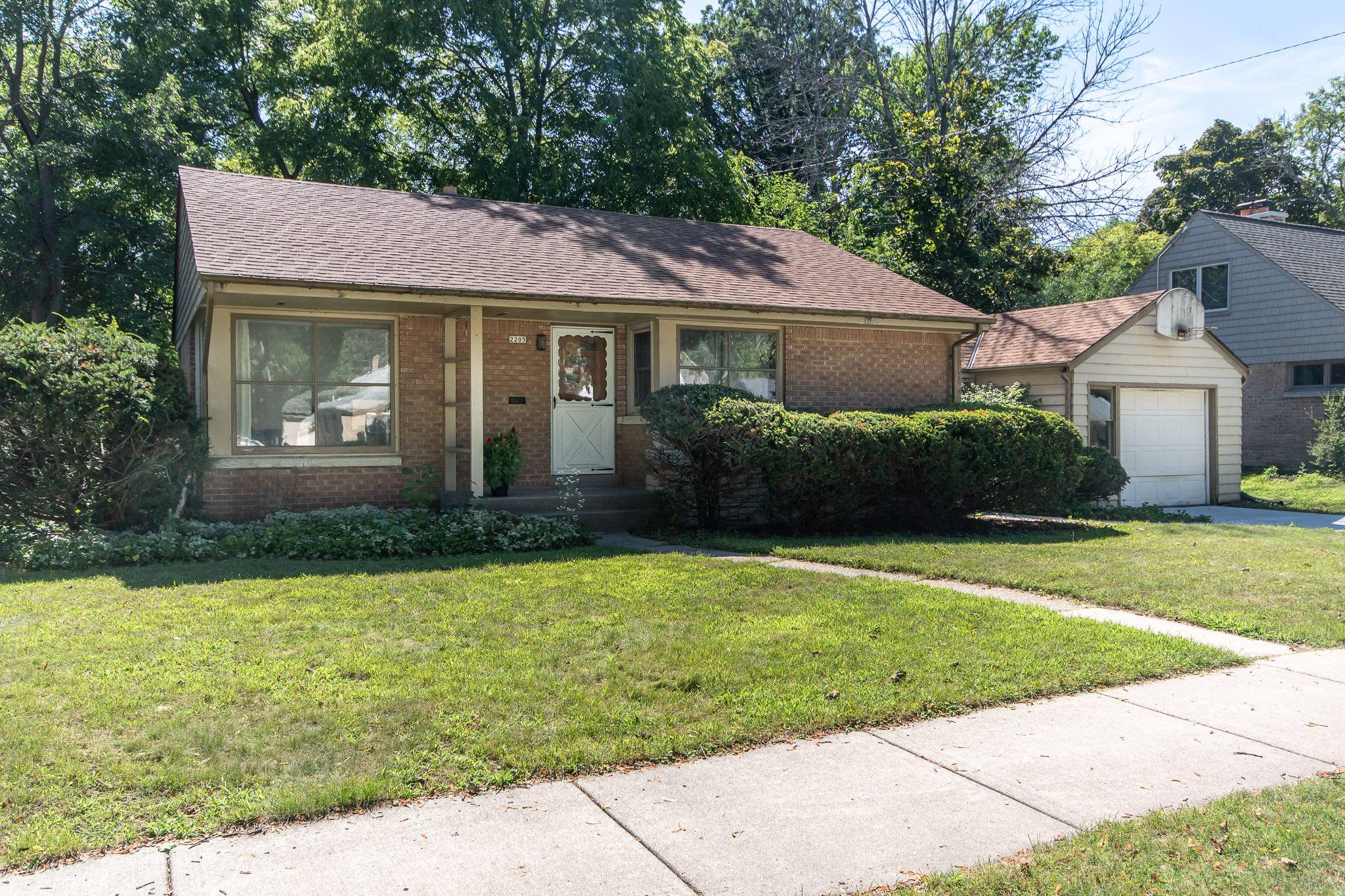 Glendale, WI 53209,2205 W Marne Ave