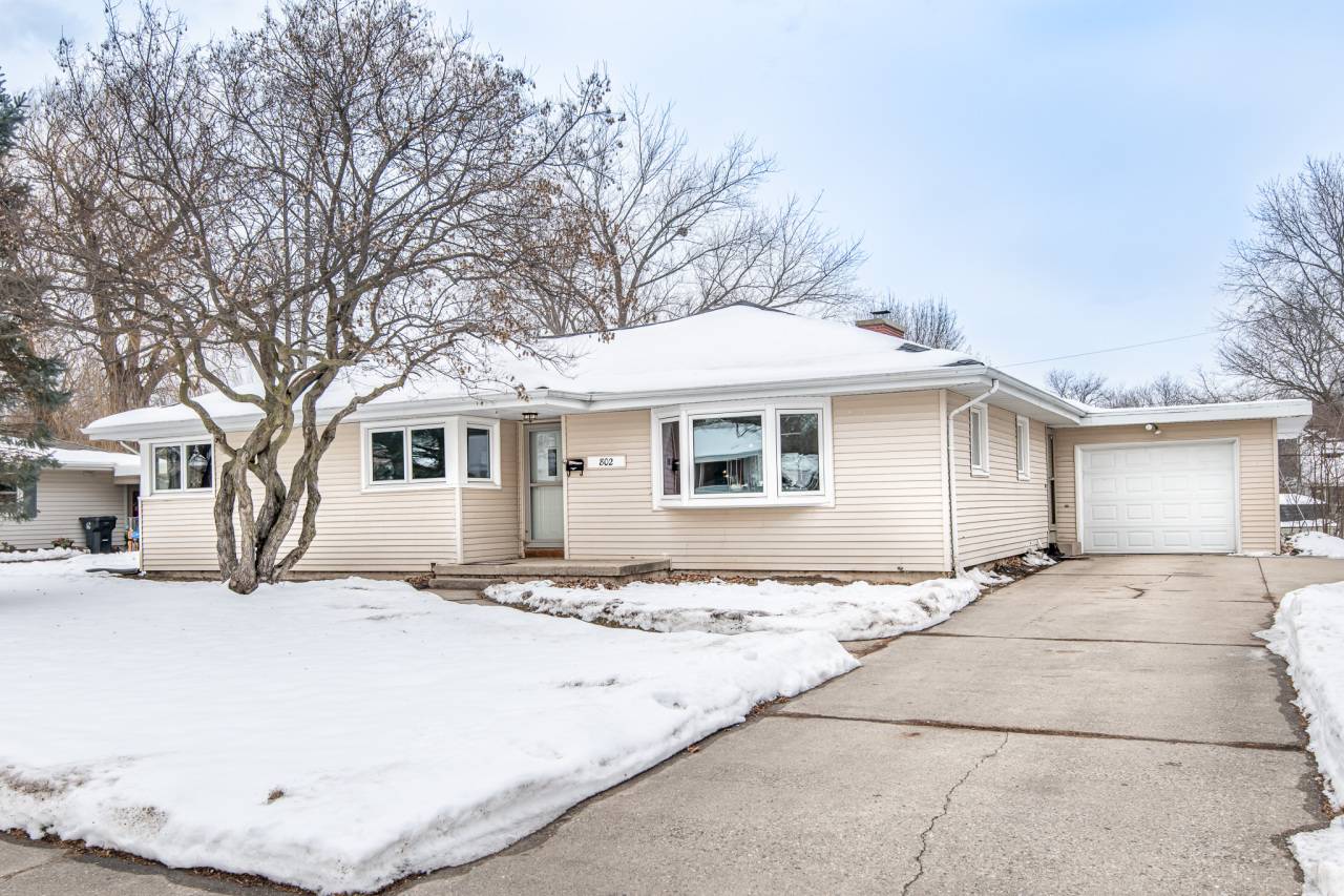 Waukesha, WI 53188,802 Lemira Ave