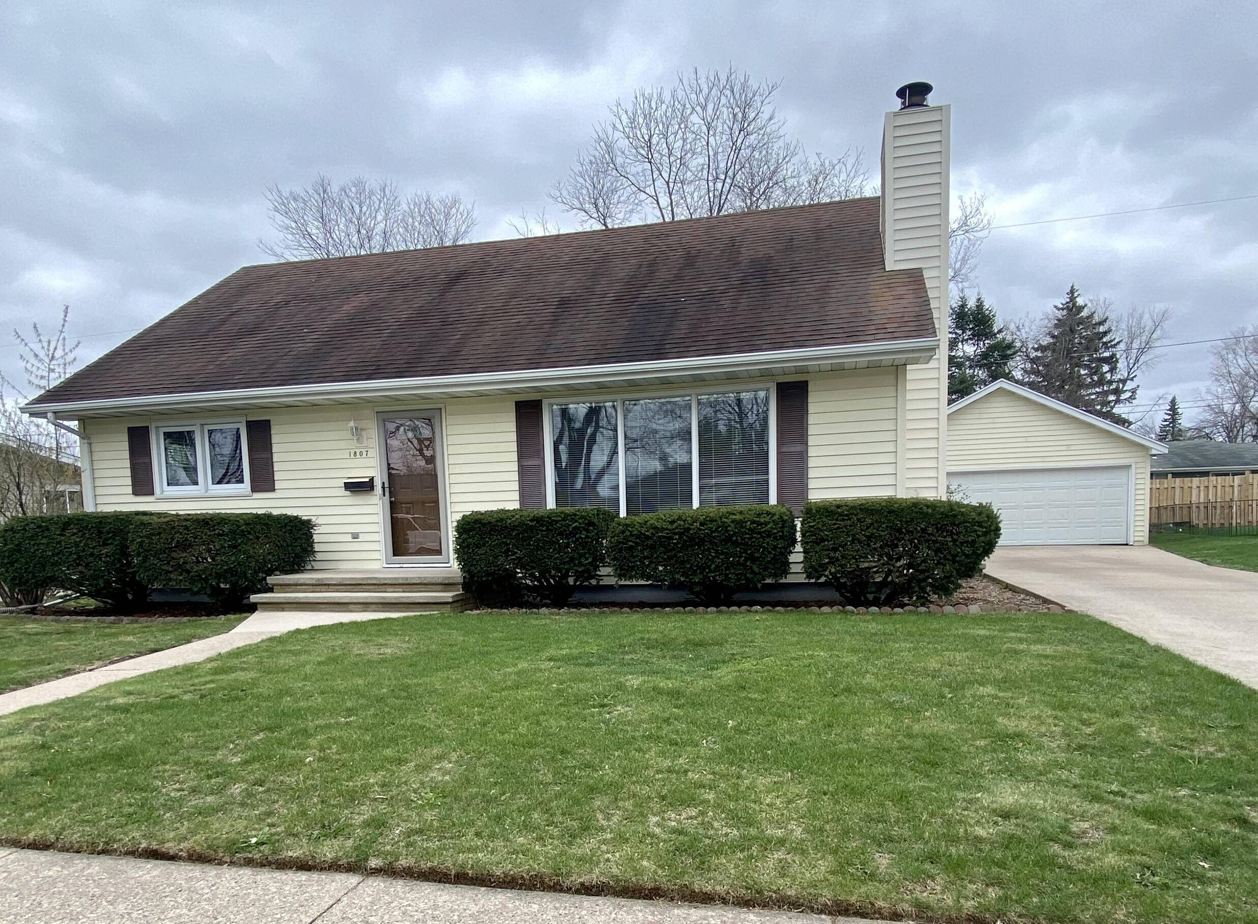 Appleton, WI 54911,1807 E Lindbergh St