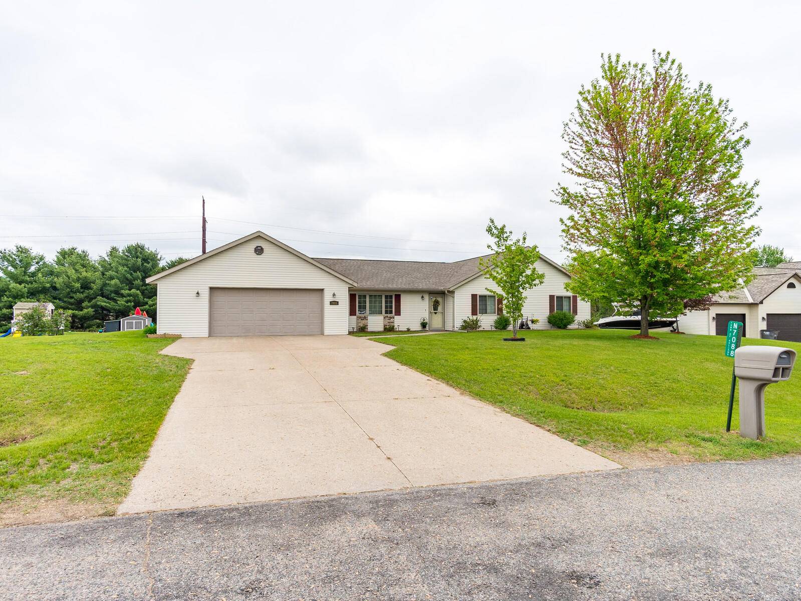 Holland, WI 54636,N7088 Elizabeth Dr