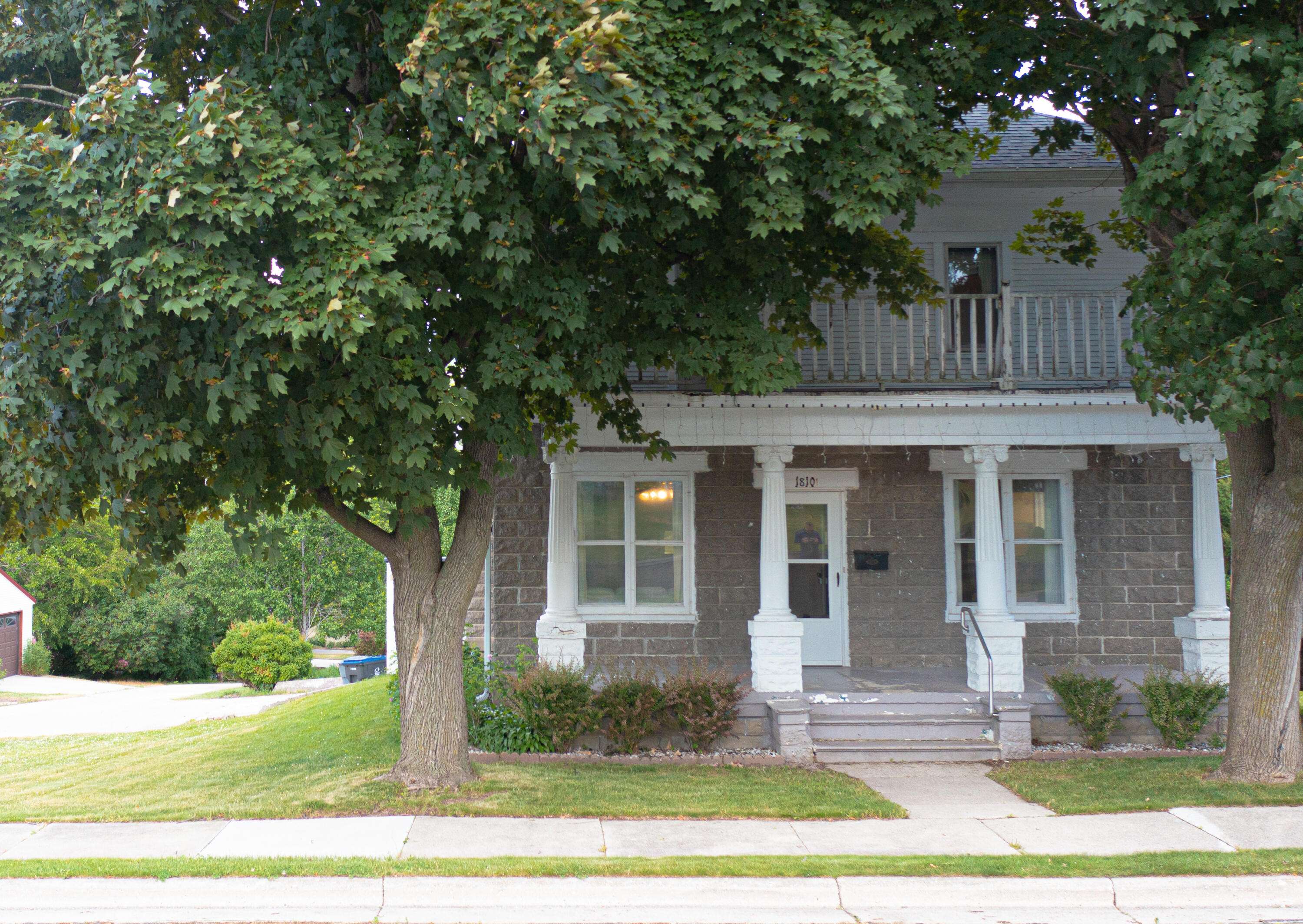 New Holstein, WI 53061,1810 Monroe St