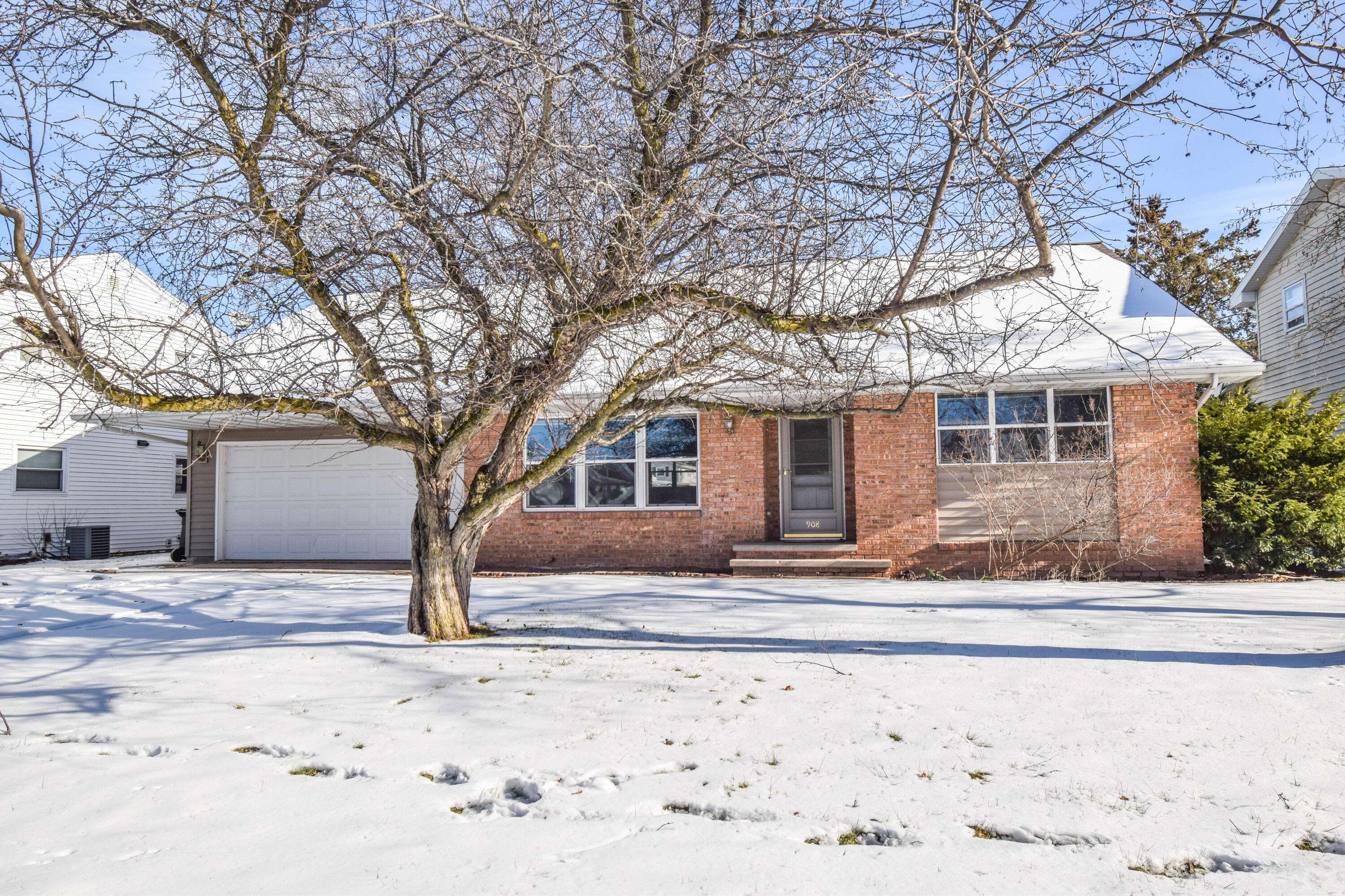 Appleton, WI 54915,908 N Fernmeadow Dr