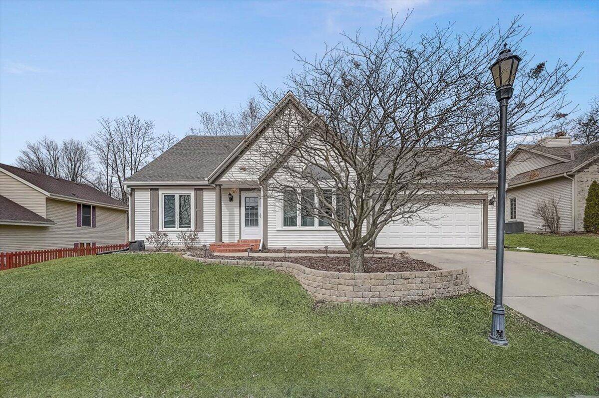 Waukesha, WI 53188,2718 Oakcrest Dr