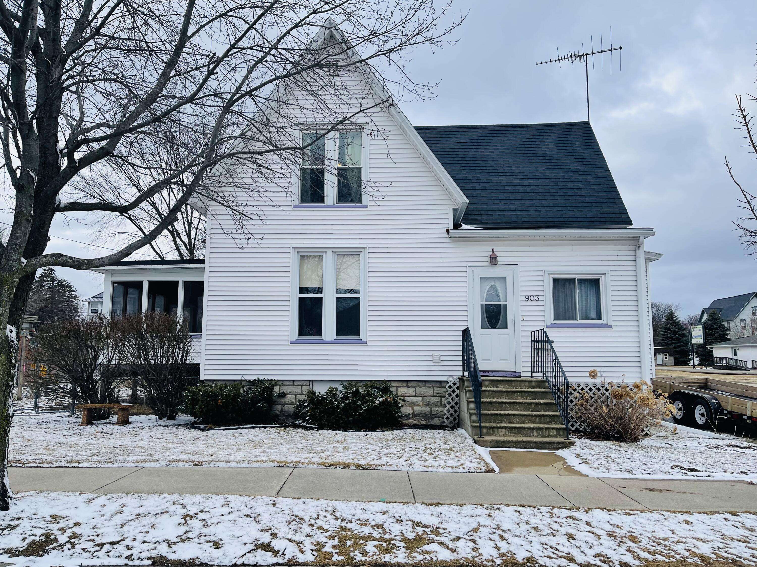 Marinette, WI 54143,903 Wells St