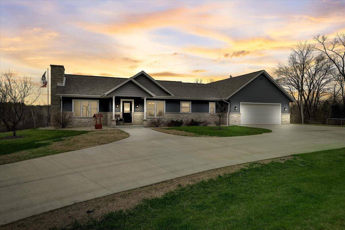 Farmington, WI 53040,9129 N Paradise Rd