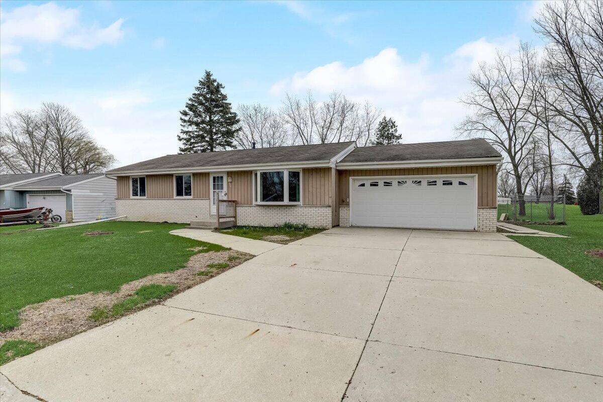 Fredonia, WI 53021,220 Manor Dr