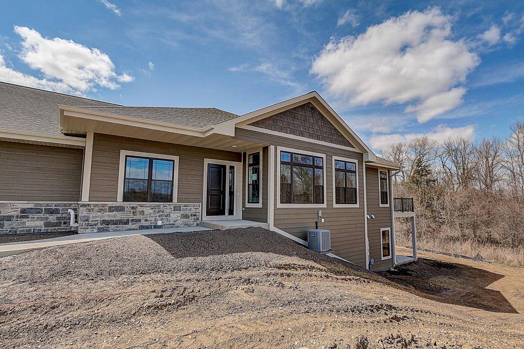 Lannon, WI 53046,7955 E Stone Ridge Dr Unit 44-2