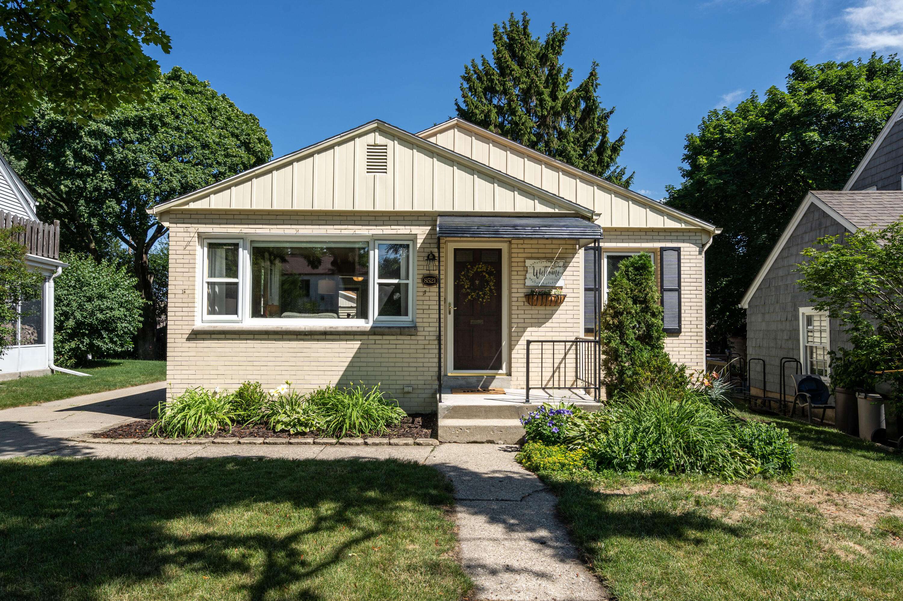 Wauwatosa, WI 53226,8521 Glencoe Cir