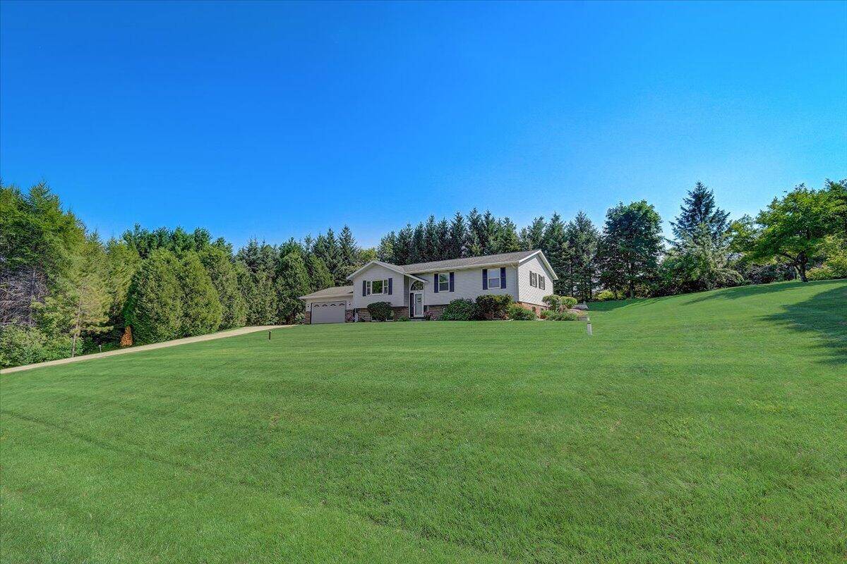 Addison, WI 53090,6519 Walters Dr