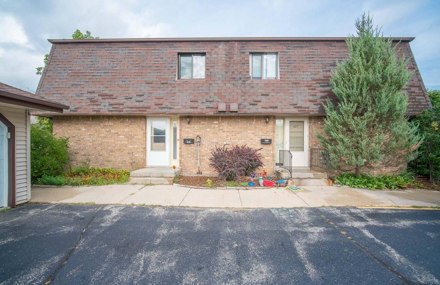 West Bend, WI 53090,415 Meadowbrook Dr Unit 1