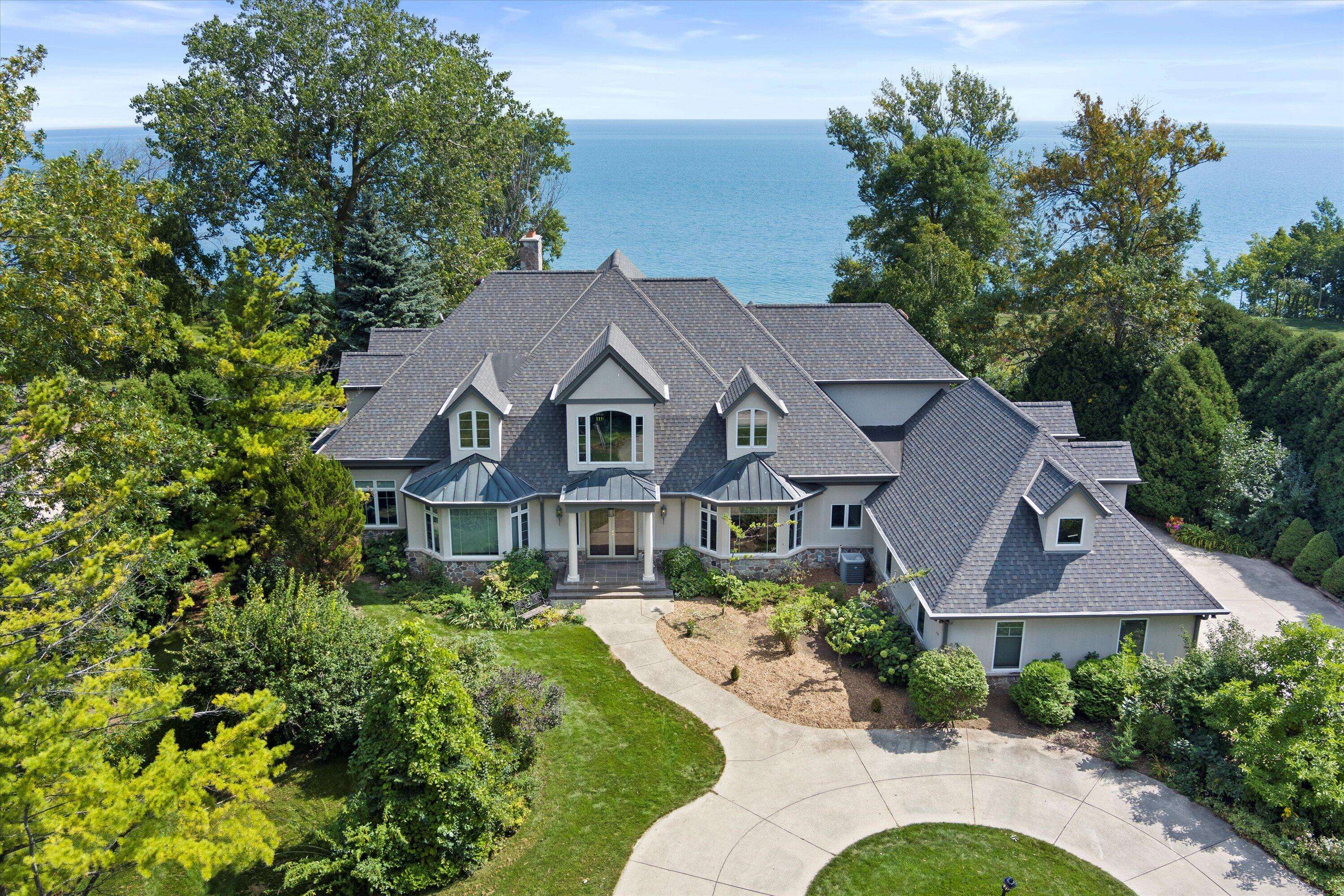 Mequon, WI 53092,10522 N Circle Rd