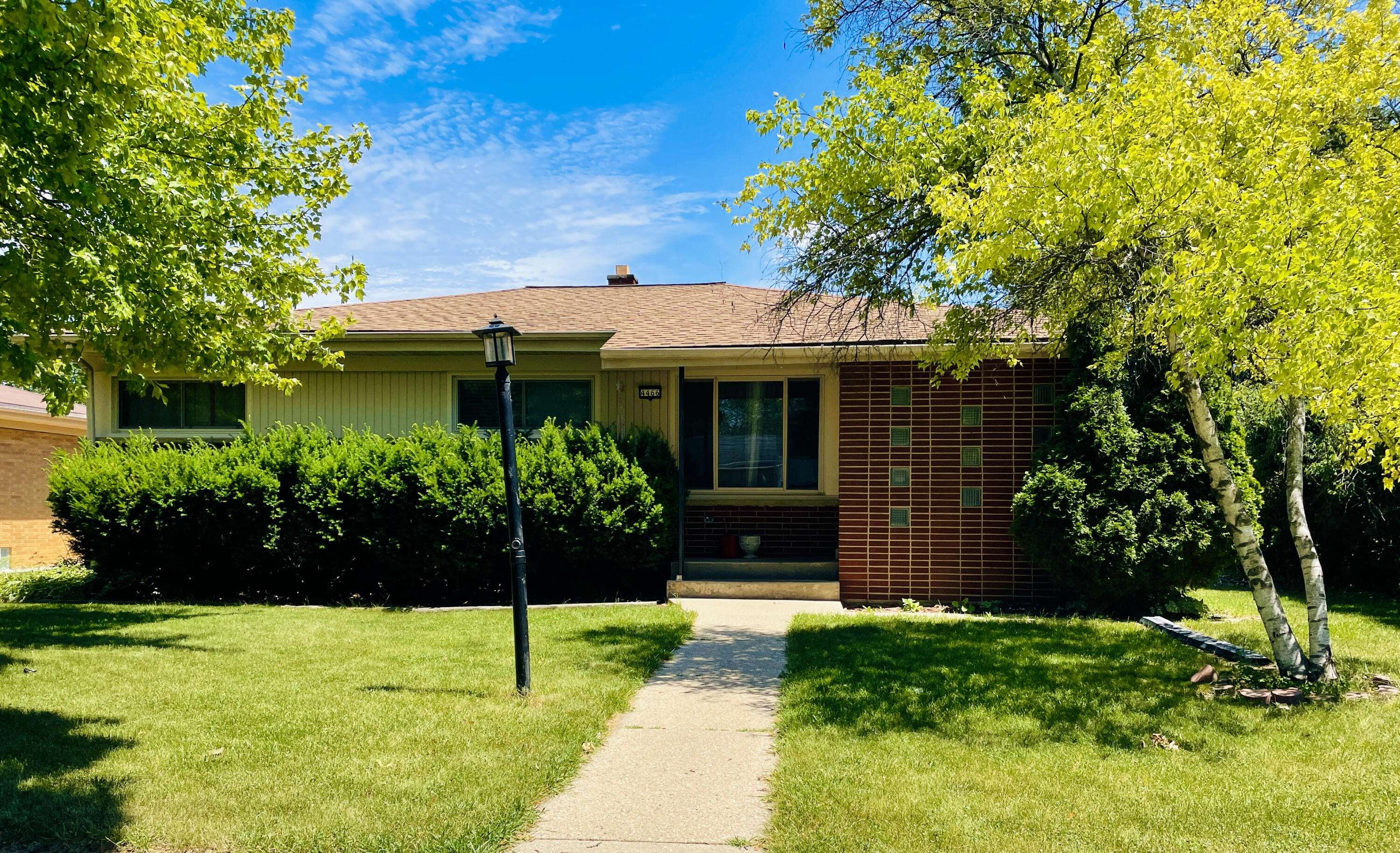 Milwaukee, WI 53225,4466 N 85th St