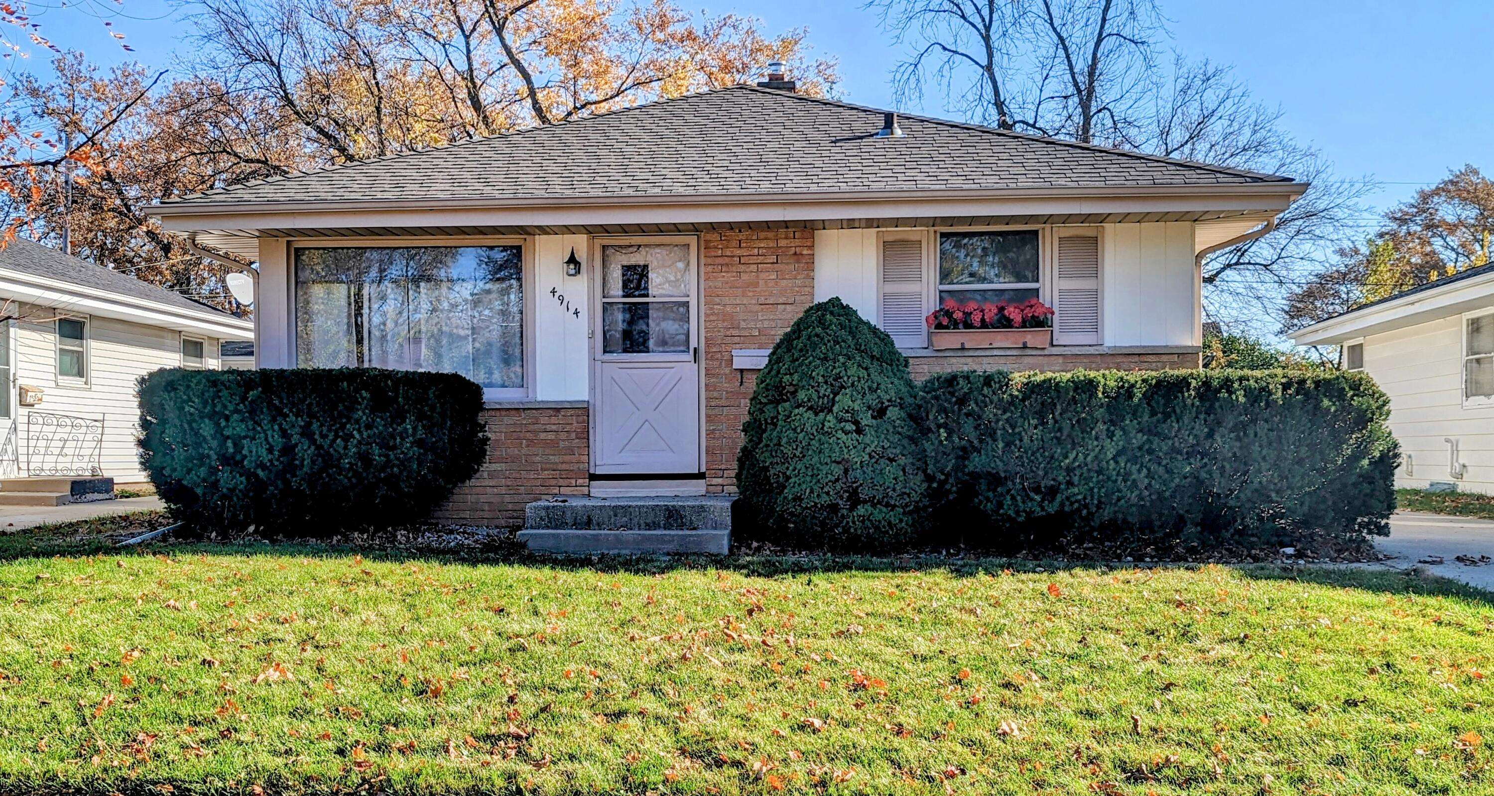Milwaukee, WI 53225,4914 N 104th St