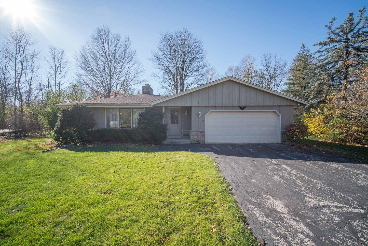 Brookfield, WI 53045,985 Holly Ridge Ct