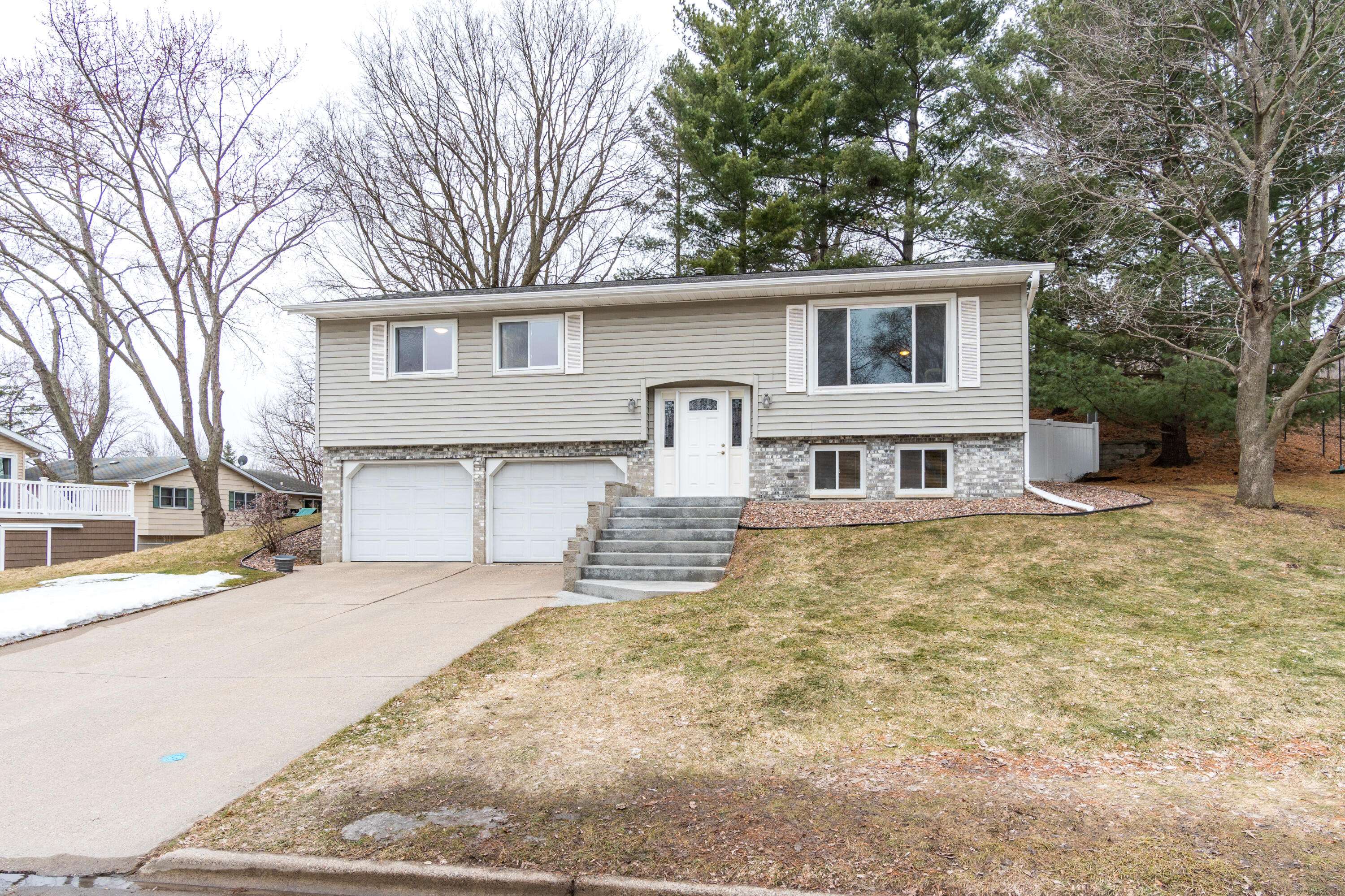 Onalaska, WI 54650,615 N 14th Ave