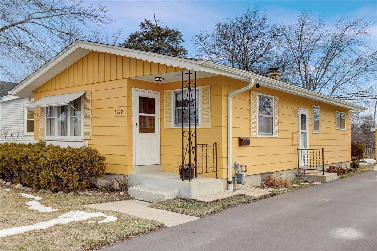 Milwaukee, WI 53225,5622 N 87th St