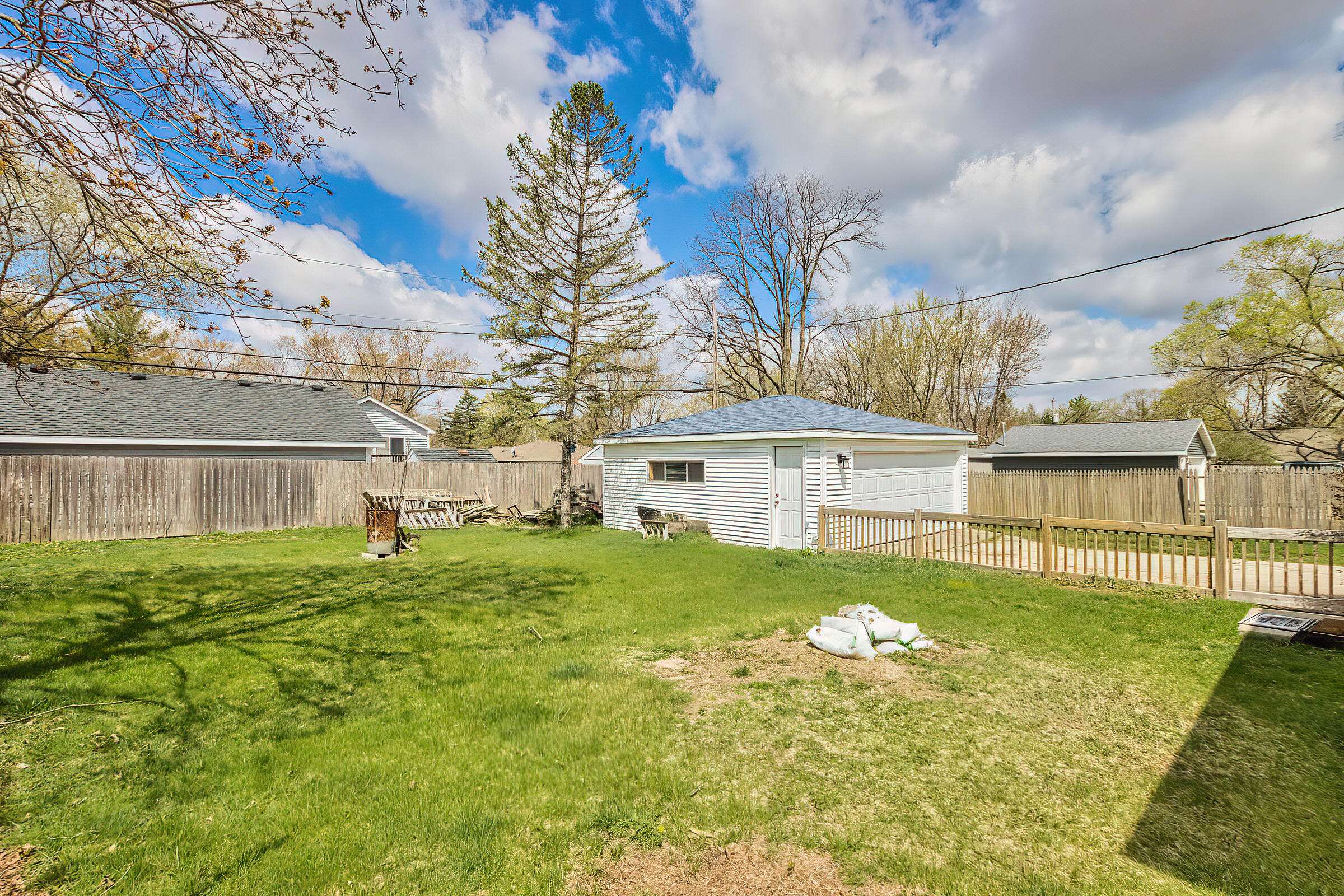 Twin Lakes, WI 53181,2907 Elizabeth Ln