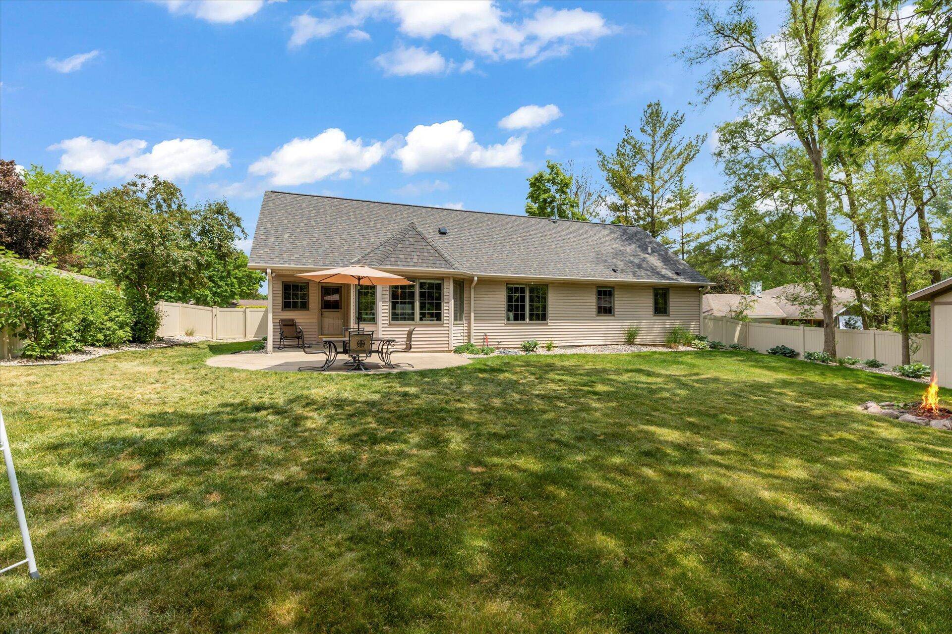 Mukwonago, WI 53149,607 Crestview Ln