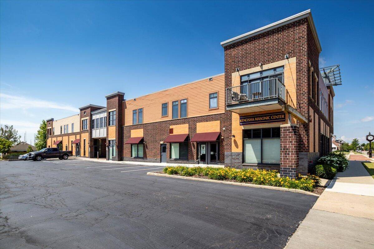 Kenosha, WI 53140,115 56th St Unit 101