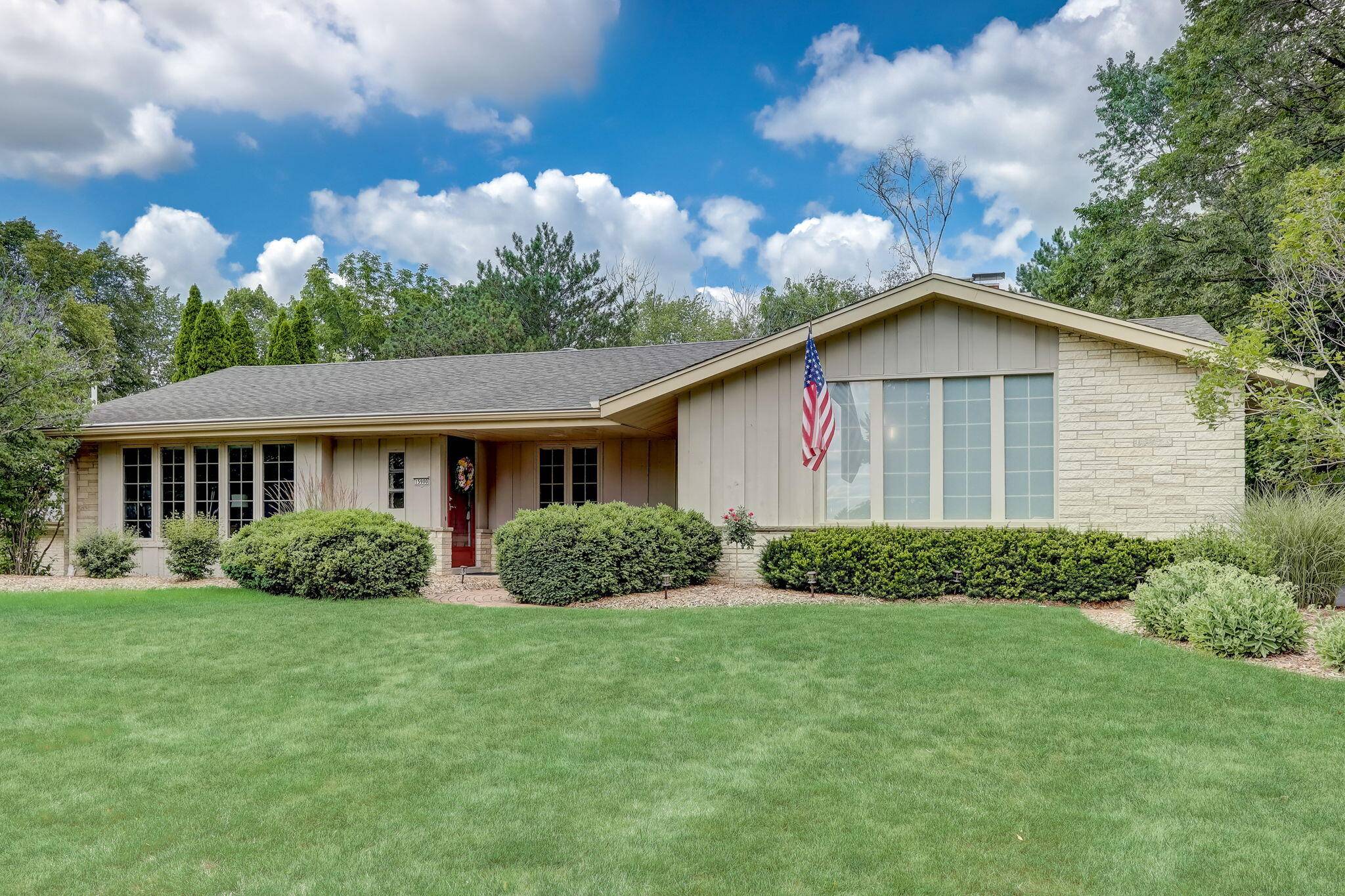 Brookfield, WI 53005,15900 Sky Cliff Dr