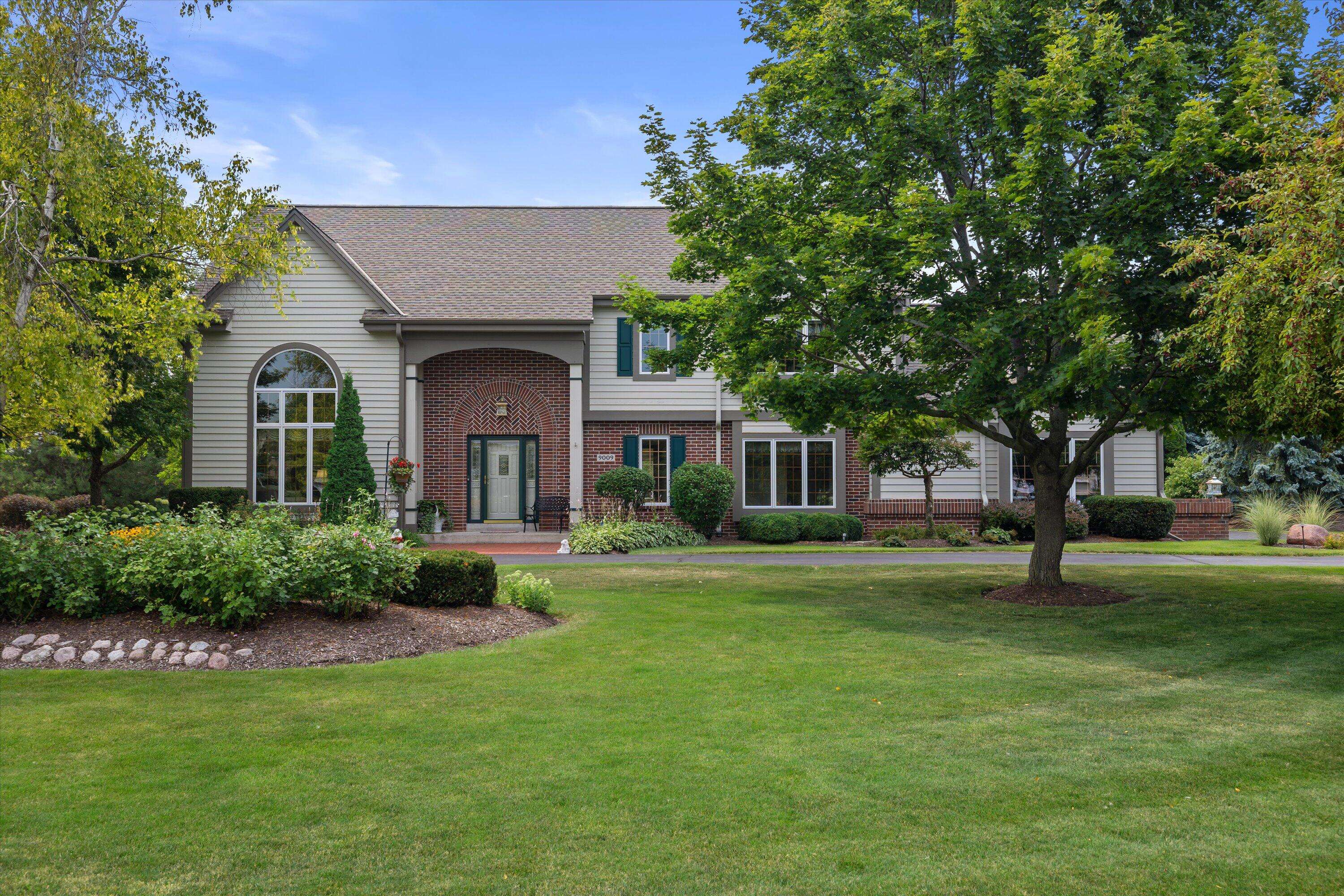 Mequon, WI 53097,9009 W Daventry Rd