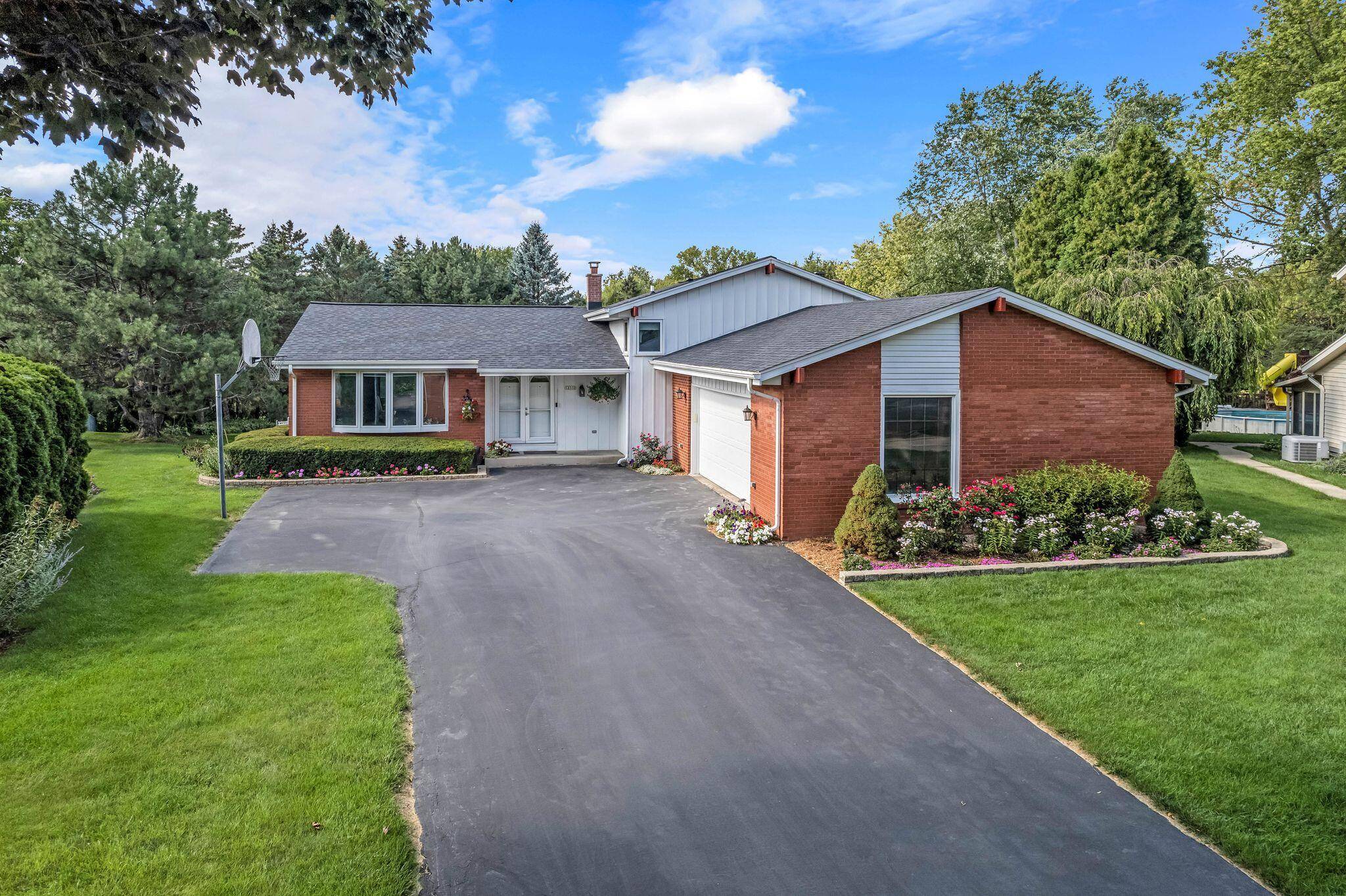 West Allis, WI 53227,12332 W Holt Ave